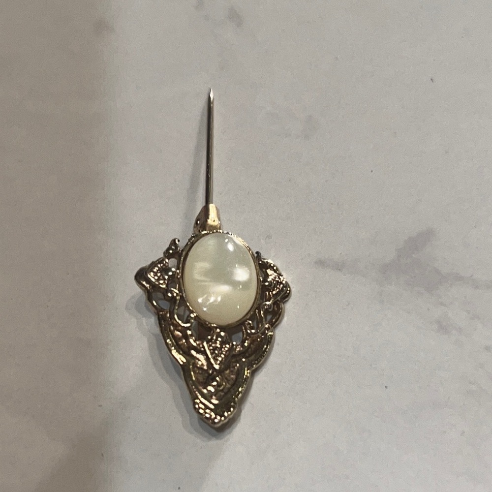 Gold & pearl gem oval jewel diamond shaped brooch lapel pin classic jewelry - Picture 1 of 6